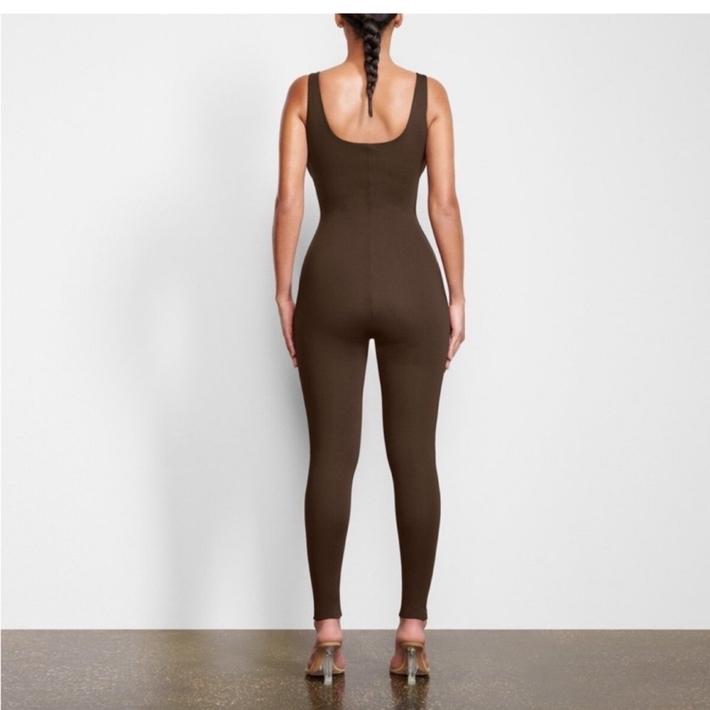 🤎SKIMS ALL IN ONE ONESIE JUMPSUIT🤎 - Picture 2 of 5